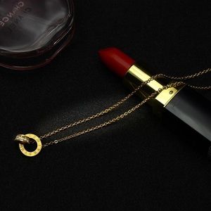 NWT Woman Fashion Necklace